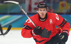 Олимпийският турнир по хокей на лед през 2030 година може да бъде преместен в Париж или Лион