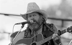 Почина кънтри певецът и автор на песни Дейвид Алън Коу