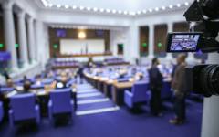 Първи парламентарен контрол, трима министри отговарят на въпроси