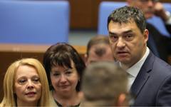 Дългове към НАП, прехвърлени дялове и заличаване на "куха" фирма: Владо Николов на фокус