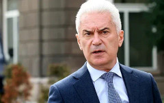 70-годишен юбилей за скандален политик. От какво живее