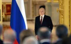 Защо спада рейтингът на Путин