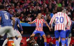 Шеф на Атлетико: Арсенал получи дузпичка, каквато в Европа обикновено не дават