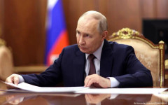 Защо спада рейтингът на Путин