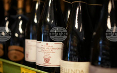 Камион с 20 тона просеко разсипва товара си при катастрофа във Великобритания