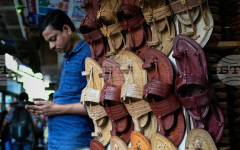 "Прада" се опитва да изглади отношенията с Делхи с лимитирана колекция сандали "Произведено в Индия"