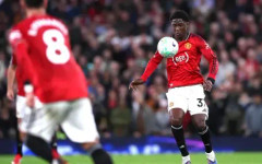 Край на спекулациите! Талант остава на "Олд Трафорд" с нов договор