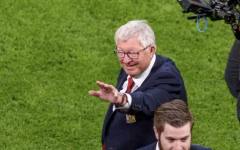 Откараха Алекс Фъргюсън с линейка от "Олд Трафорд" минути преди дербито с Ливърпул