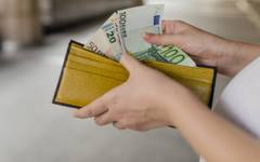 Пловдивчанка върна изгубен портфейл с над 1000 евро и получи отличие от МВР