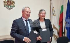 Община Търговище и Шуменският университет подписаха договор за сътрудничество в областта на подготовката на кадри за социалната и образователната сфера