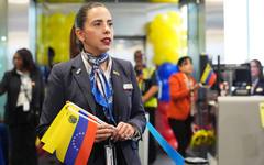 Първи полет от САЩ от седем години кацна в Каракас