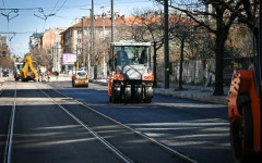 Полагат последния пласт асфалт по столичния бул. Александър Стамболийски