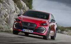 Новото Clio вече е налично и във версия с АГУ