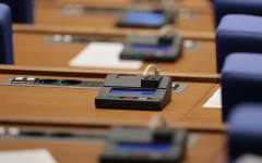 Опозицията тества Радев с проект за съкращаване на чиновници