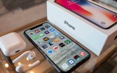 Четворно извит дисплей ще украси iPhone през 2028 г.
