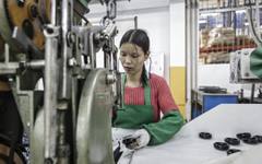 Активността в китайските фабрики надмина очакванията през април, но растежът се забавя