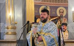 Където и да произнесем молитва, Бог ще чуе гласа ни, ако излиза от чисто сърце, каза отец Милен в плевенския храм "Света Параскева"