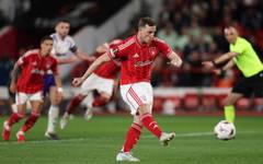 Един удар реши всичко: Нотингам Форест повали Астън Вила след ВАР драма