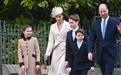 Уилям и Катрин отбелязаха 15-ата годишнина от сватбата си със снимка от великденската ваканция