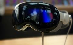Любимият на Тим Кук VR шлем Vision Pro ще стане първата жертва на новия шеф на Apple