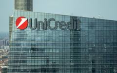 Банкова битка в Европа: "Уникредит" подготвя оферта за поглъщане на "Комерцбанк"