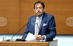 Най-важното е да развием пътния сектор и у нас да започне да се строи по различен начин, каза министър Иван Шишков