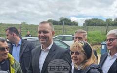 Аджерпрес: Полският президент Навроцки посети румънския резерват за мечки в Зърнещ и символично осинови мечка