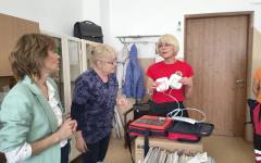 Доброволци от "Спасителен клуб за бъдеще" дариха дефибрилатор в Стара Загора