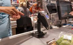 Българите все по-песимистични за парите си и все повече пазаруват на промоция