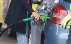 Цените на горивата са високи, но стабилни през последните две седмици