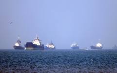 LNG танкерите на Adnoc изчезват от радарите, за да преминат през Ормуз