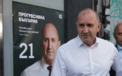 Двете лица на Радев: Едното гледащо на Запад, а другото - към Русия*