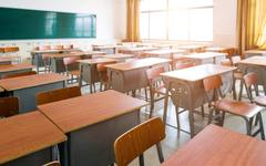 Синдикатите искат сериозно намаление на учебния материал