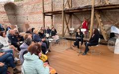 Книгата "Мистерии в Хераклея" на Ирина Вагалинска е издадена и в превод английски език