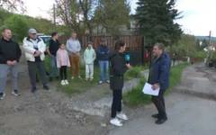 Владая на протест заради разбити улици: Само детски БТР може да мине оттук
