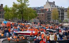 Нидерландците празнуват рождения ден на краля си, но не всички са толкова ентусиазирани